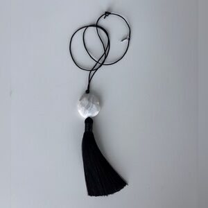 Chic White Agate Black Tassel Statement Necklace